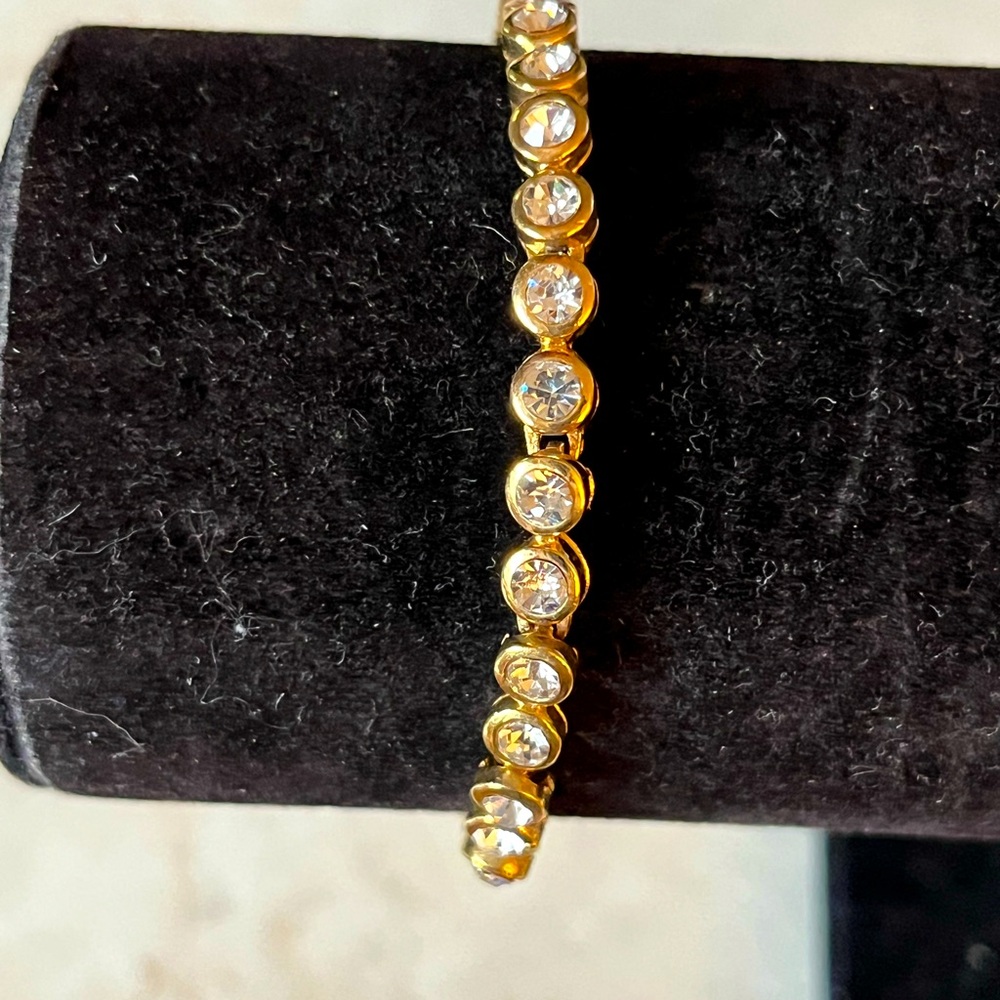 Nice white stone Avon bracelet